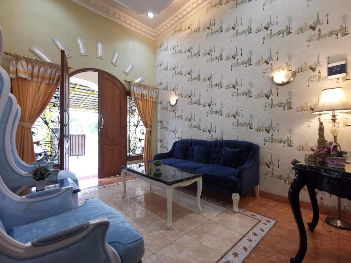 Nariska Suite Homestay Yogyakarta Luaran gambar