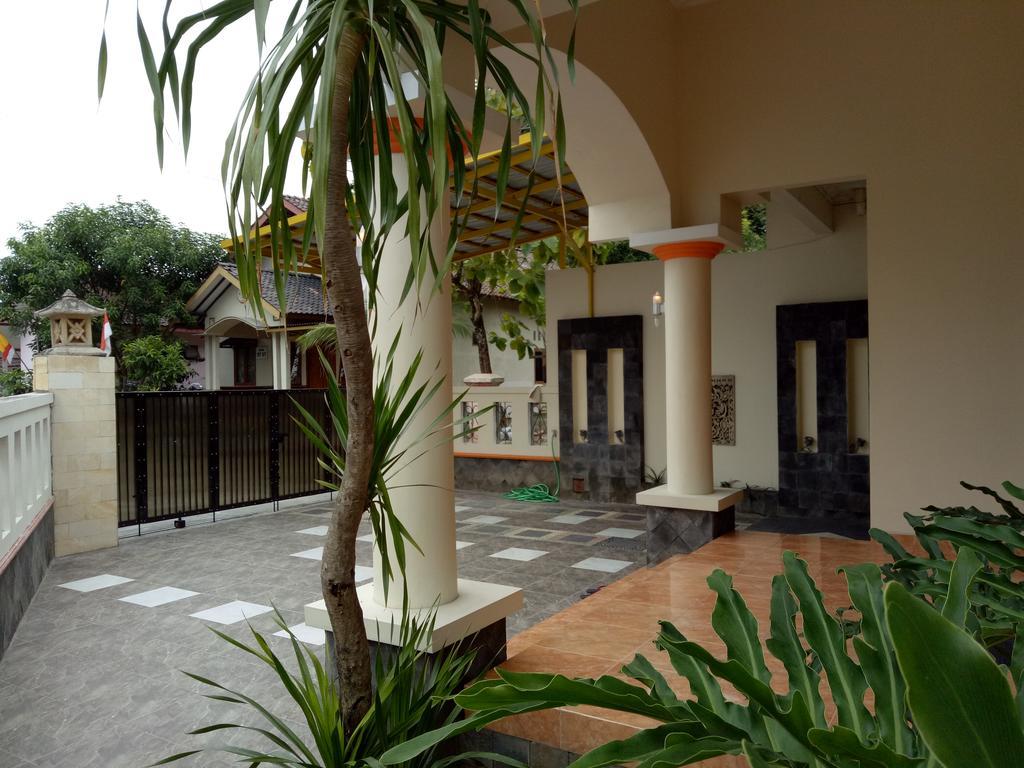 Nariska Suite Homestay Yogyakarta Luaran gambar